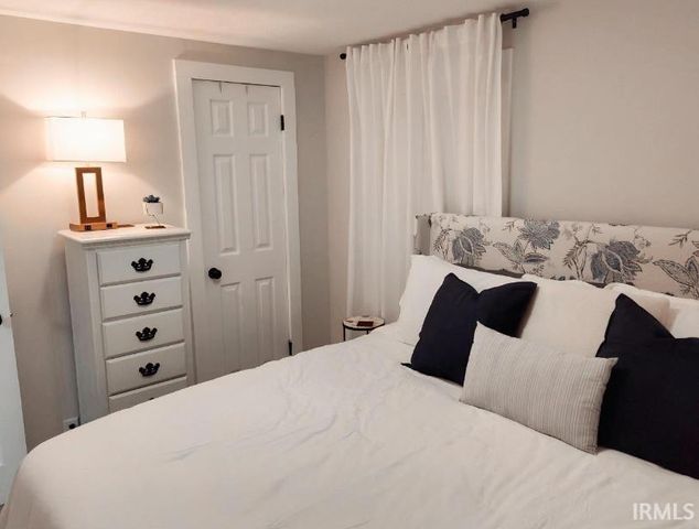 1320 Eastbrook Drive, South Bend, IN 46616