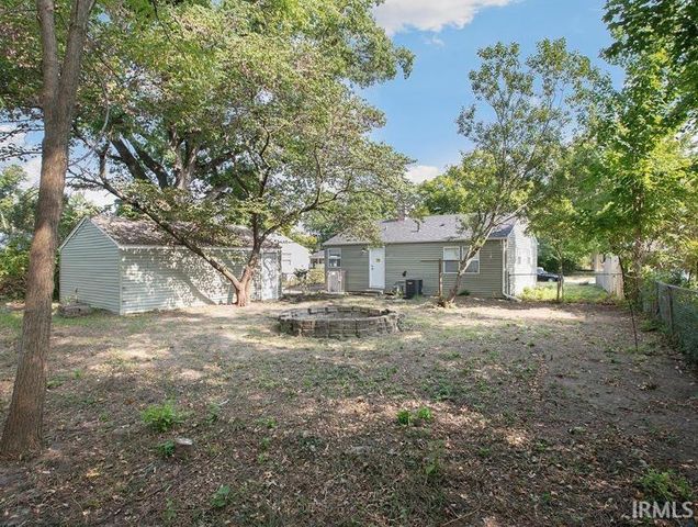 1320 Eastbrook Drive, South Bend, IN 46616