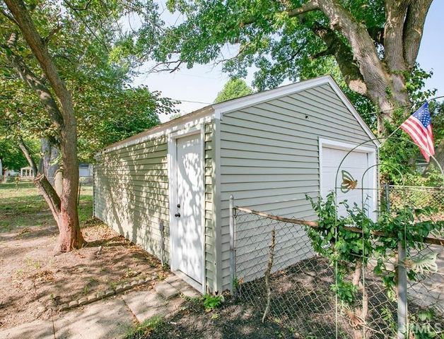 1320 Eastbrook Drive, South Bend, IN 46616