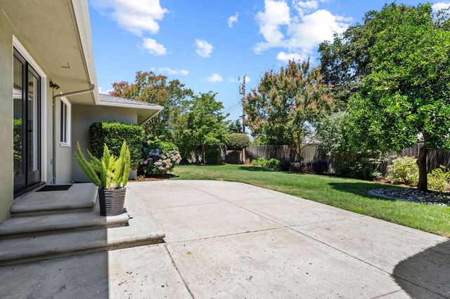 1141 Brownwyk Dr, Sacramento, CA 95822