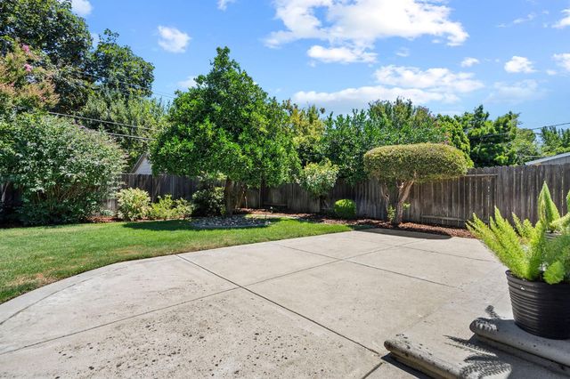 1141 Brownwyk Dr, Sacramento, CA 95822