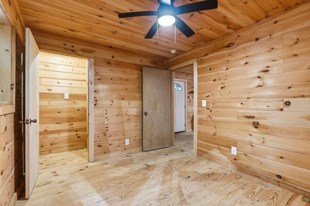 225 Coys Cove Ln, Gainesboro, TN 38562