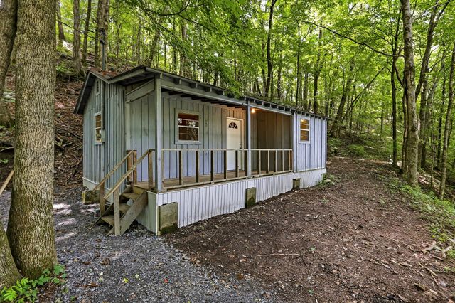 225 Coys Cove Ln, Gainesboro, TN 38562