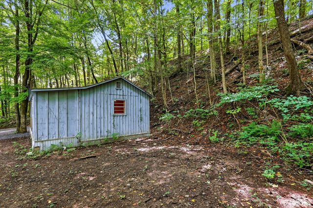 225 Coys Cove Ln, Gainesboro, TN 38562