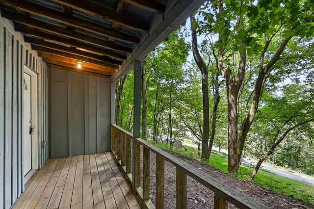 225 Coys Cove Ln, Gainesboro, TN 38562