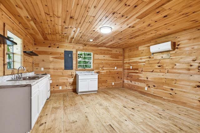 225 Coys Cove Ln, Gainesboro, TN 38562