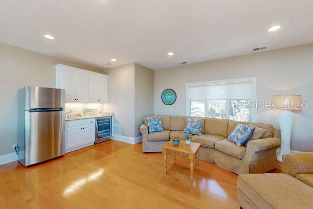 8 Curlew Rd, Hilton Head Island, SC 29928