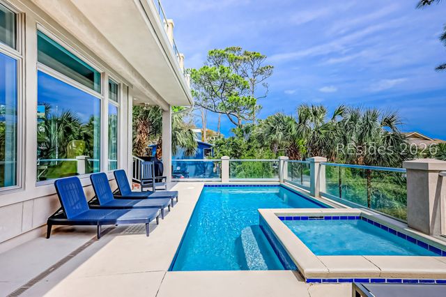 8 Curlew Rd, Hilton Head Island, SC 29928