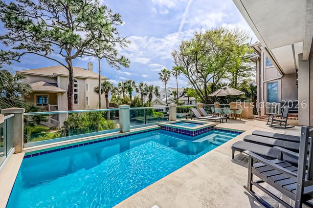8 Curlew Rd, Hilton Head Island, SC 29928