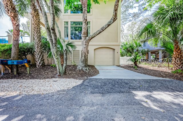 8 Curlew Rd, Hilton Head Island, SC 29928