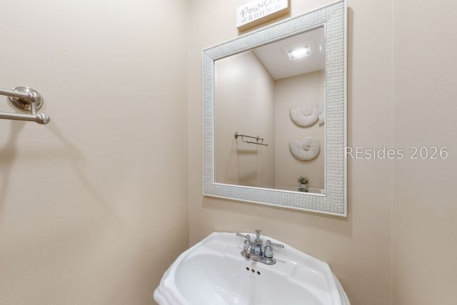 8 Curlew Rd, Hilton Head Island, SC 29928