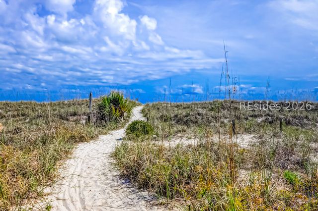 8 Curlew Rd, Hilton Head Island, SC 29928