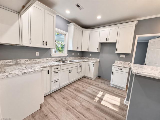 3725 New Walkertown Road, Winston-salem, NC 27105