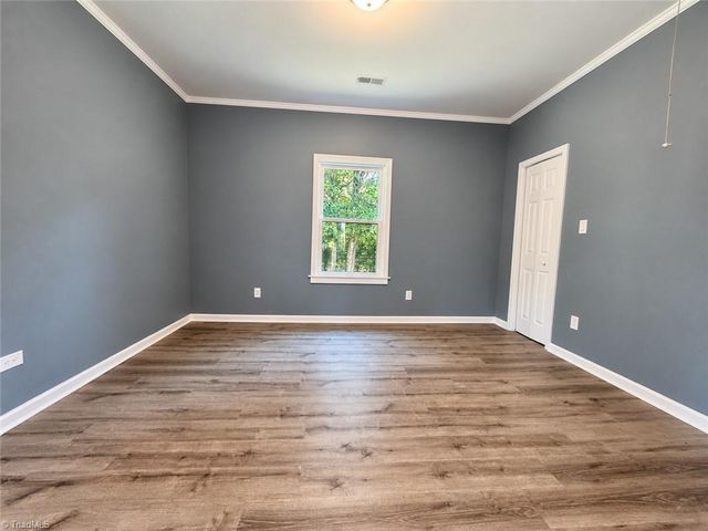 3725 New Walkertown Road, Winston-salem, NC 27105