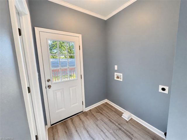 3725 New Walkertown Road, Winston-salem, NC 27105