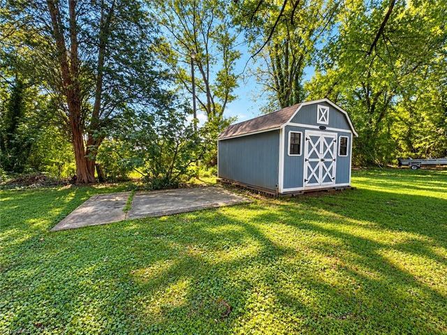 3725 New Walkertown Road, Winston-salem, NC 27105
