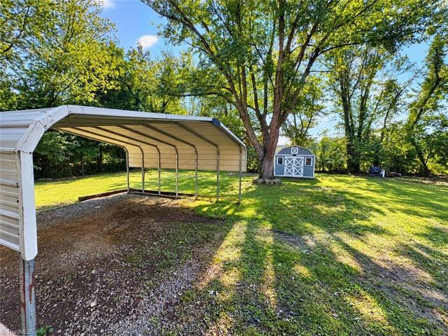 3725 New Walkertown Road, Winston-salem, NC 27105