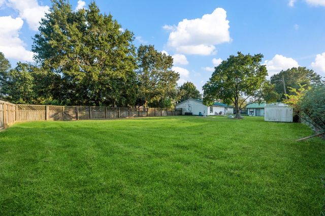 71 N Shady Oaks Drive Drive, Point Blank, TX 77364