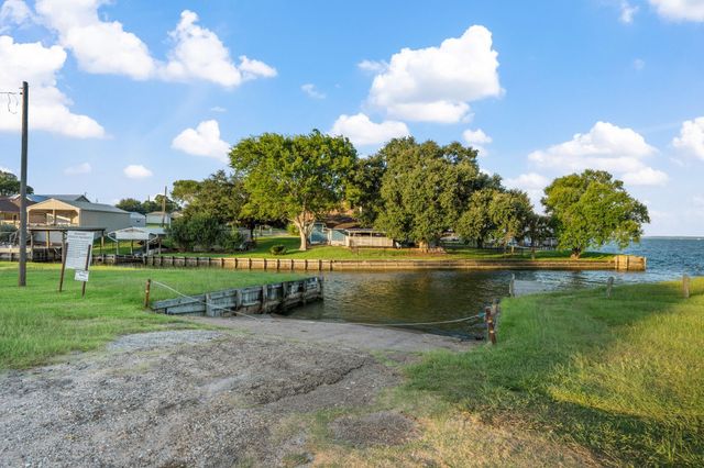 71 N Shady Oaks Drive Drive, Point Blank, TX 77364