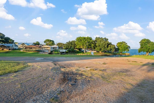 71 N Shady Oaks Drive Drive, Point Blank, TX 77364