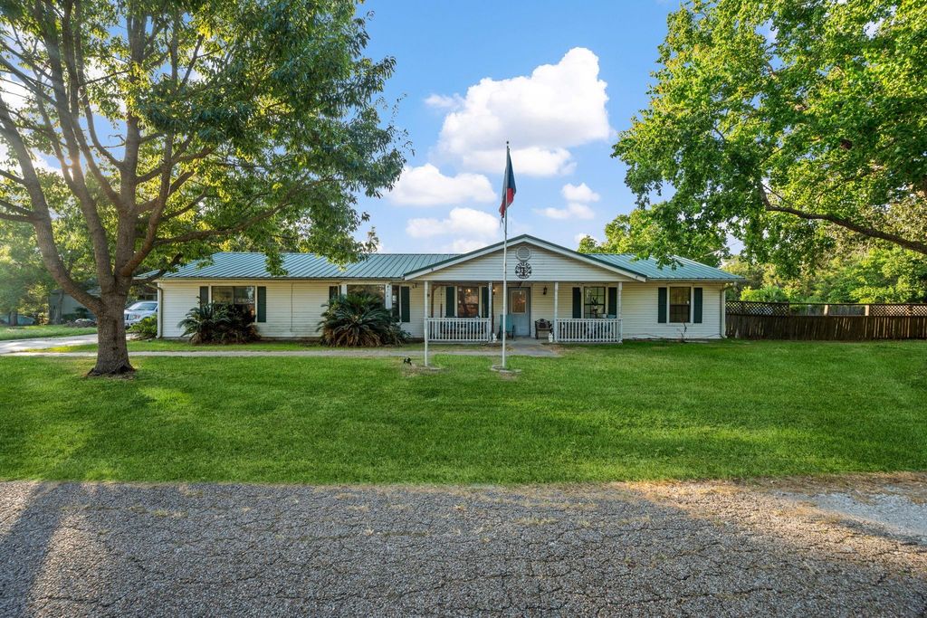 71 N Shady Oaks Drive Drive, Point Blank, TX 77364