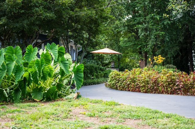 9032 S Harpeth Ct, Nashville, TN 37221