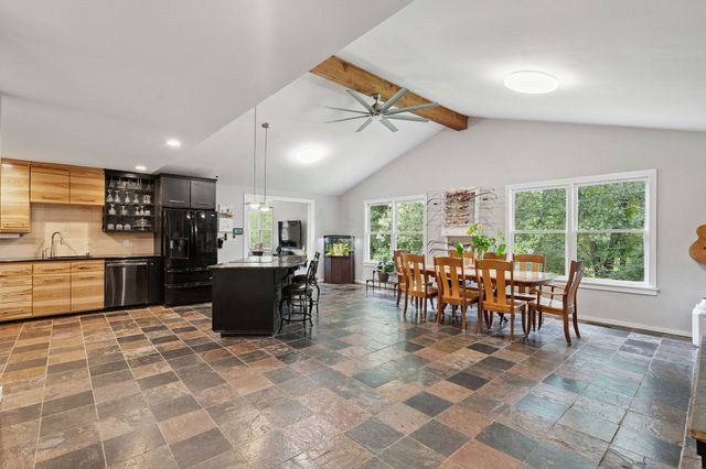 9032 S Harpeth Ct, Nashville, TN 37221