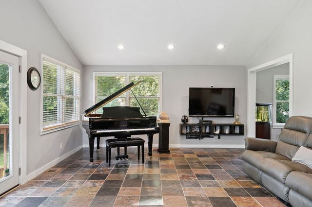 9032 S Harpeth Ct, Nashville, TN 37221