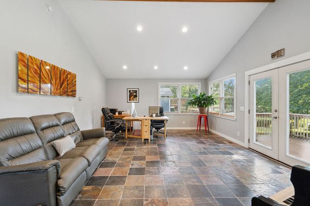 9032 S Harpeth Ct, Nashville, TN 37221