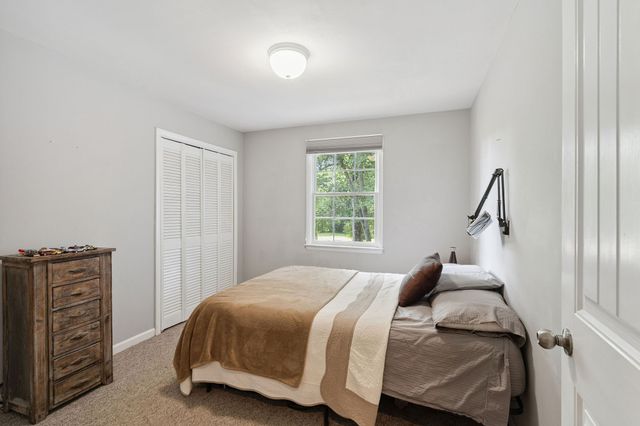 9032 S Harpeth Ct, Nashville, TN 37221