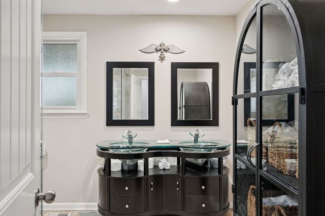 9032 S Harpeth Ct, Nashville, TN 37221