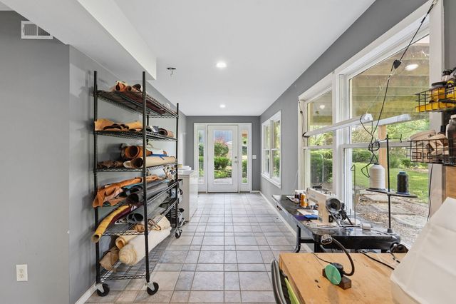 9032 S Harpeth Ct, Nashville, TN 37221