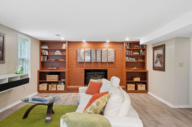 9032 S Harpeth Ct, Nashville, TN 37221