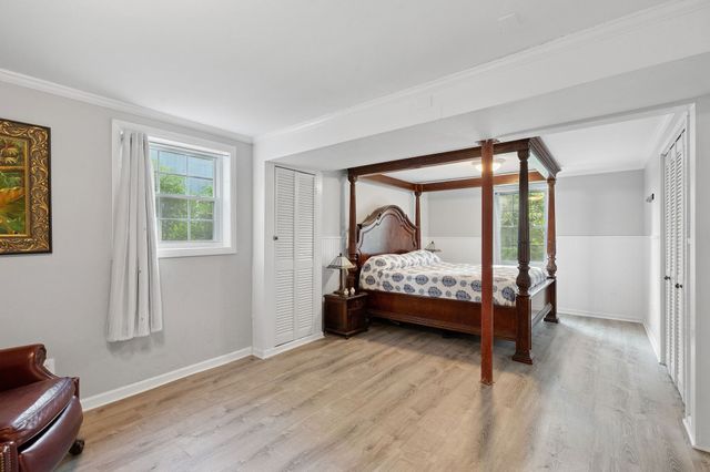 9032 S Harpeth Ct, Nashville, TN 37221