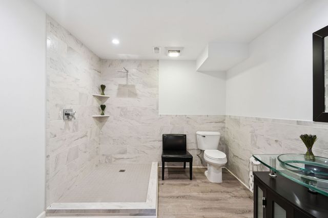 9032 S Harpeth Ct, Nashville, TN 37221