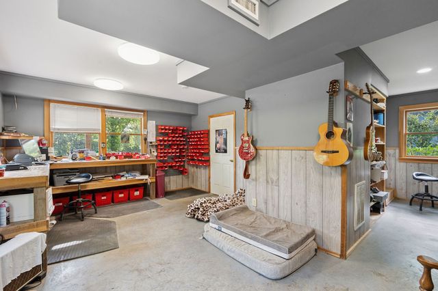 9032 S Harpeth Ct, Nashville, TN 37221