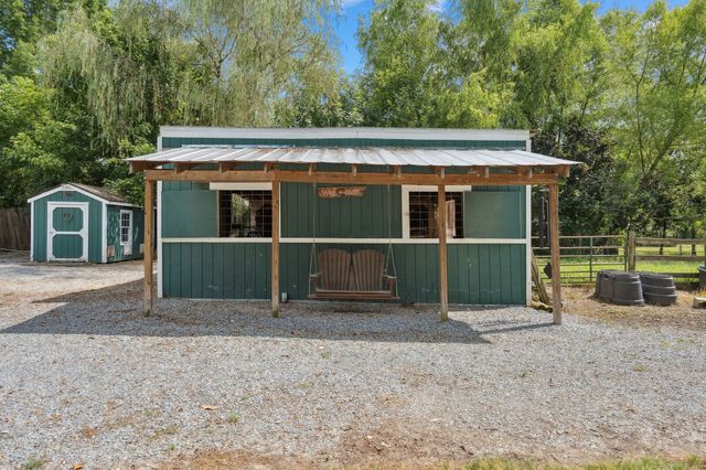 9032 S Harpeth Ct, Nashville, TN 37221