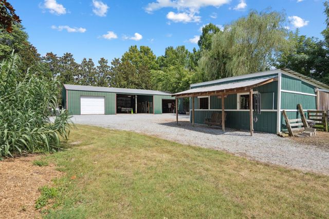 9032 S Harpeth Ct, Nashville, TN 37221