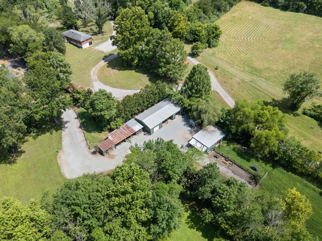 9032 S Harpeth Ct, Nashville, TN 37221