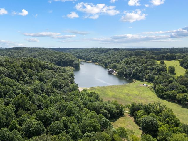 9032 S Harpeth Ct, Nashville, TN 37221