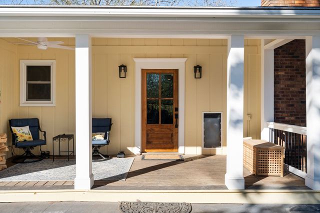 9032 S Harpeth Ct, Nashville, TN 37221