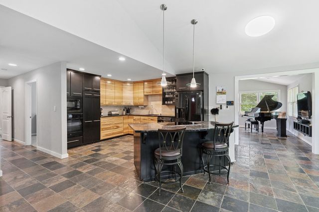 9032 S Harpeth Ct, Nashville, TN 37221