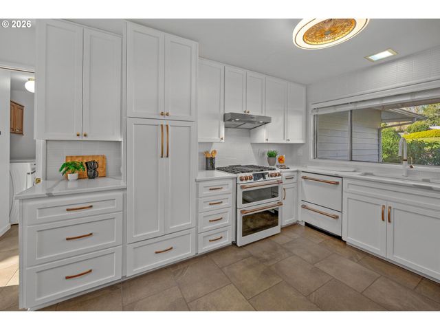 5138 Sw SANTA MONICA Ct, Portland, OR 97221