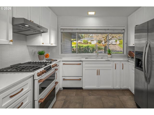 5138 Sw SANTA MONICA Ct, Portland, OR 97221