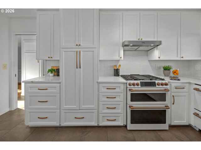 5138 Sw SANTA MONICA Ct, Portland, OR 97221