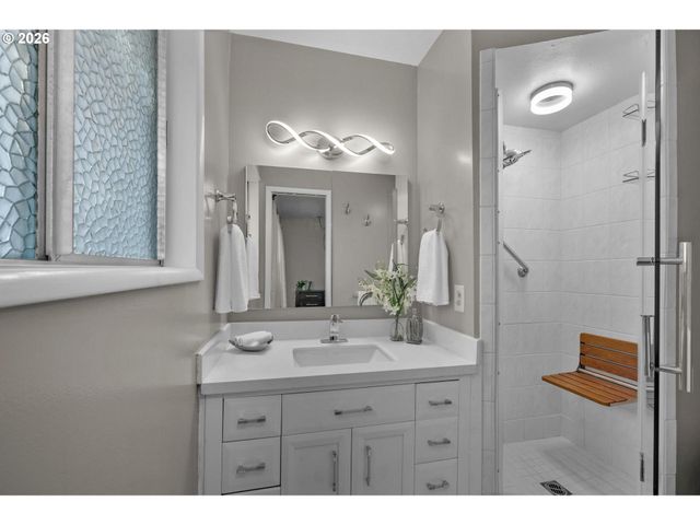 5138 Sw SANTA MONICA Ct, Portland, OR 97221