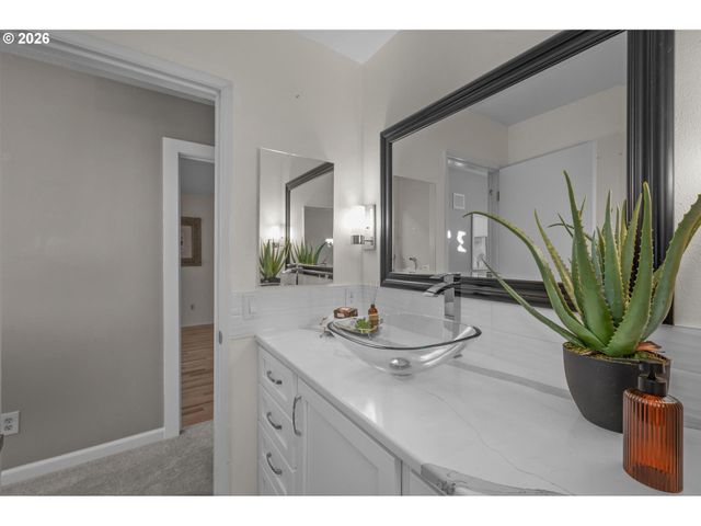 5138 Sw SANTA MONICA Ct, Portland, OR 97221