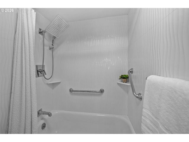 5138 Sw SANTA MONICA Ct, Portland, OR 97221