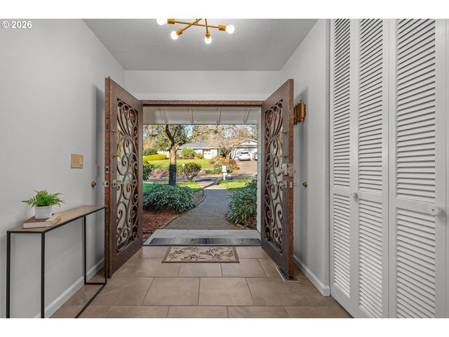 5138 Sw SANTA MONICA Ct, Portland, OR 97221