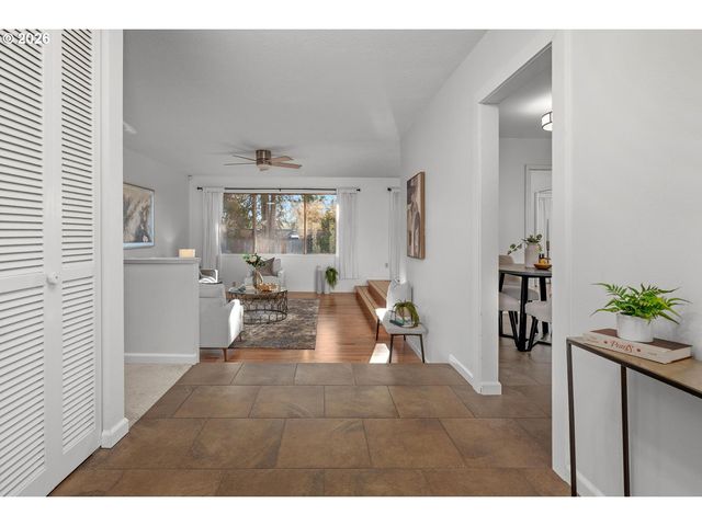 5138 Sw SANTA MONICA Ct, Portland, OR 97221